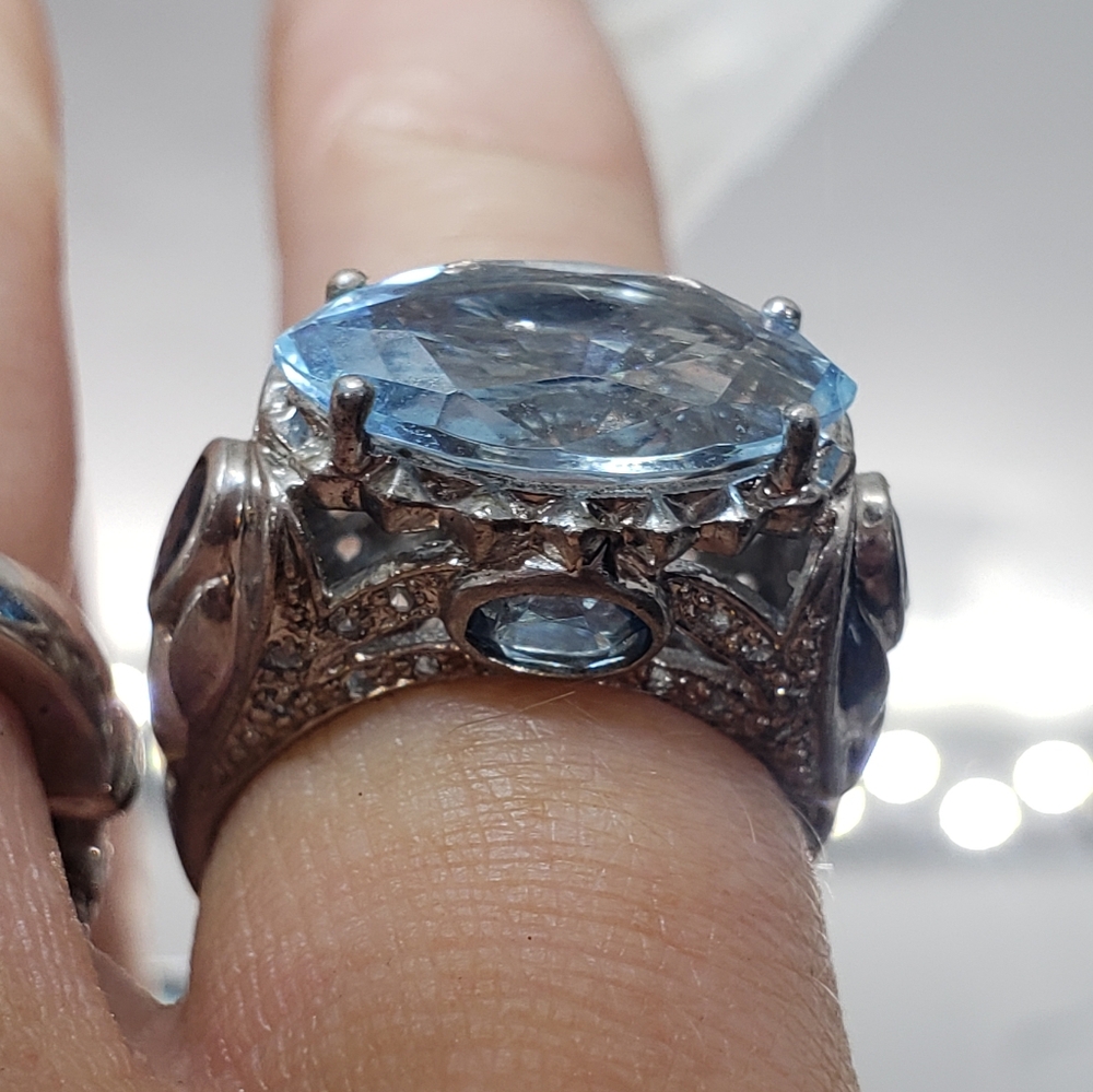 Rare and Vintage Estate Victoria Wieck Genuine Sky Blue Topaz Ring - Picture 9 of 16